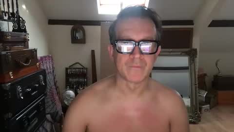 artisterotic online show from November 20, 9:42 am