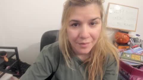 Snapshot of artsyandcraftsy_ chatting on April 14, 8:31 am MIA online show from April 14, 8:31 am