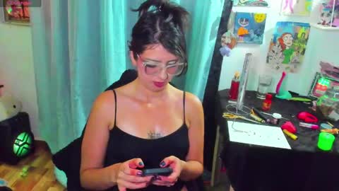 Snapshot of artsycherry chatting on May 28, 4:54 am Isabella Cherry online show from May 28, 4:54 am