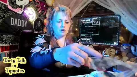 ArtsyHeartsyy online show from March 28, 12:54 am