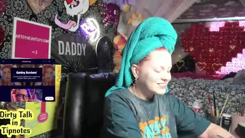 Snapshot of artsyheartsyy chatting on May 22, 9:20 pm ArtsyHeartsyy online show from May 22, 9:20 pm