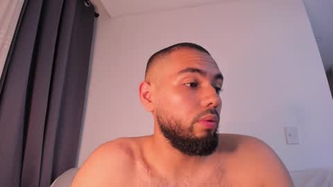 arturguy01 online show from February 24, 11:41 pm