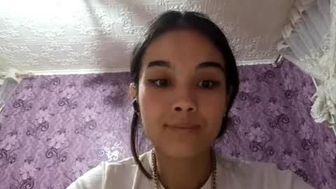 Amina online show from December 5, 7:10 pm