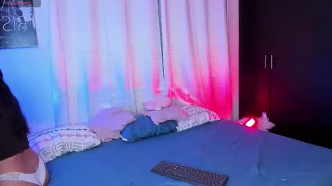 Ariana and Kelsieh online show from March 26, 4:29 am