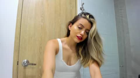 Snapshot of ary_cam230 chatting on February 25, 11:33 pm Zahaara online show from February 25, 11:33 pm