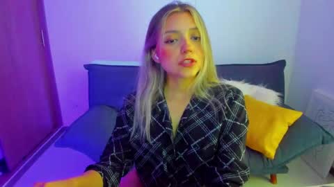 Snapshot of ary_cam230 chatting on October 8, 9:01 pm Zahaara online show from October 8, 9:01 pm