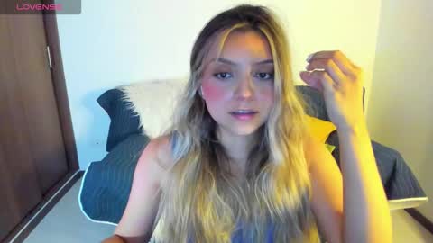 Snapshot of ary_cam230 chatting on November 7, 10:21 pm Zahaara online show from November 7, 10:21 pm