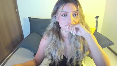 Snapshot of ary_cam230 chatting on January 15, 11:08 pm Zahaara online show from January 15, 11:08 pm