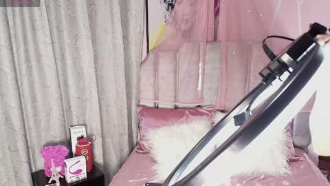 Ary Noa  online show from April 4, 11:40 am