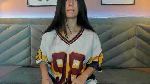 ARY THOMPSON online show from April 3, 12:14 pm