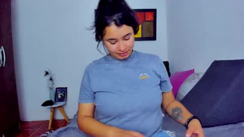 Snapshot of arya_miller chatting on February 25, 9:57 pm Arya Miller online show from February 25, 9:57 pm