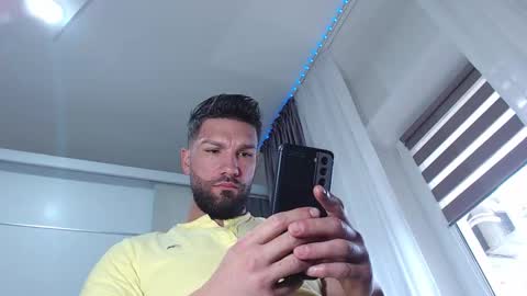 Snapshot of aryanaian1 chatting on November 4, 10:25 am AryanAian1 online show from November 4, 10:25 am