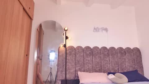 aryascollins online show from January 14, 3:12 am