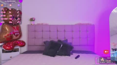 arycooper_ online show from March 2, 12:01 pm