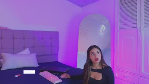 arycooper_ online show from May 6, 12:10 pm