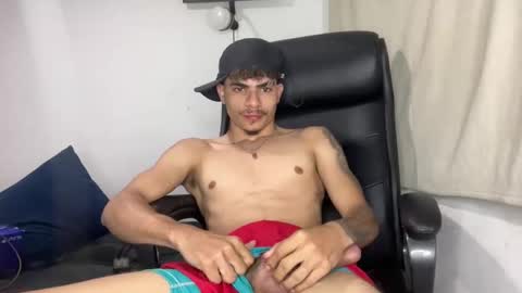 Snapshot of arzu_08 chatting on April 11, 1:15 pm arzu_08 online show from April 11, 1:15 pm