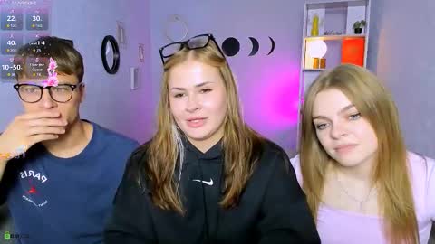 ash_raven_ online show from September 19, 7:58 pm