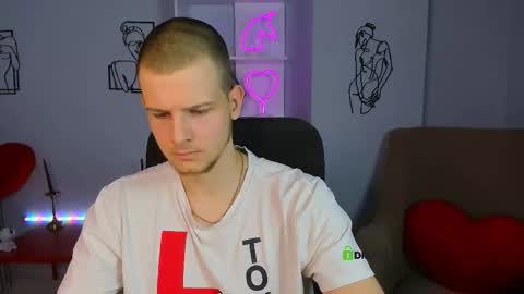 ash_raven_ online show from September 22, 12:40 pm