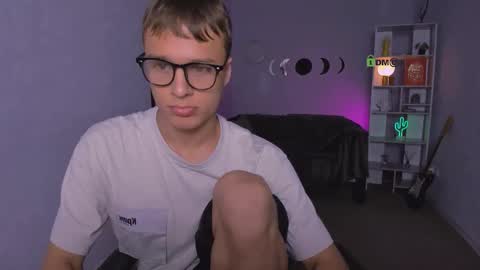 ash_raven_ online show from October 16, 7:09 am