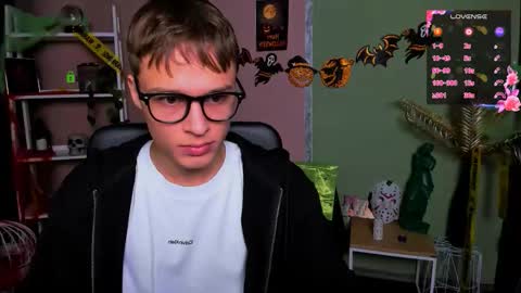 ash_raven_ online show from October 31, 9:38 pm