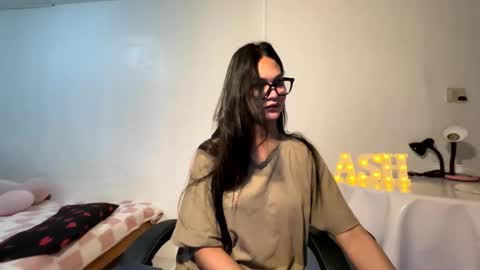Snapshot of ash_sexdoll chatting on April 27, 3:37 am ASH online show from April 27, 3:37 am