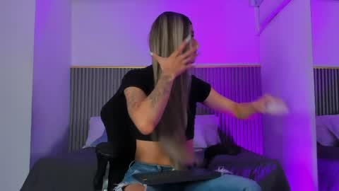 ash_valentine online show from May 8, 8:14 pm