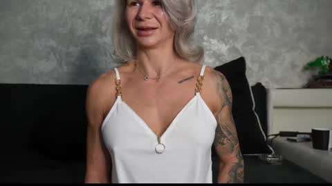 Snapshot of ashadevon_fit chatting on October 13, 9:53 am Asha online show from October 13, 9:53 am