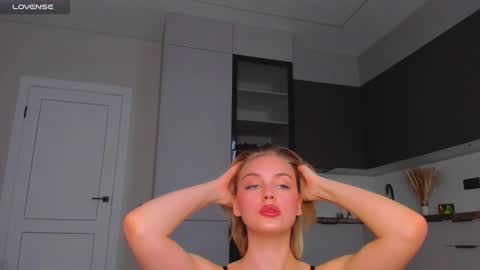 Snapshot of ashbunny_ chatting on December 2, 7:36 am your pretty Ashley online show from December 2, 7:36 am