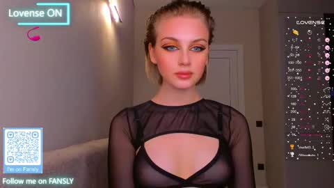 Snapshot of ashbunny_ chatting on February 21, 7:10 pm your pretty Ashley online show from February 21, 7:10 pm