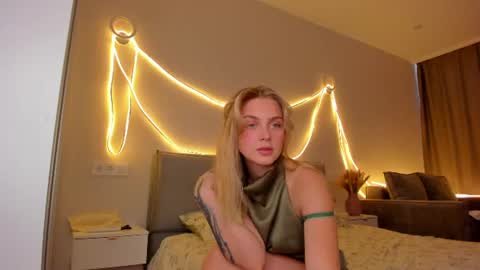 Snapshot of ashbunny_ chatting on June 29, 3:34 pm your pretty Ashley online show from June 29, 3:34 pm