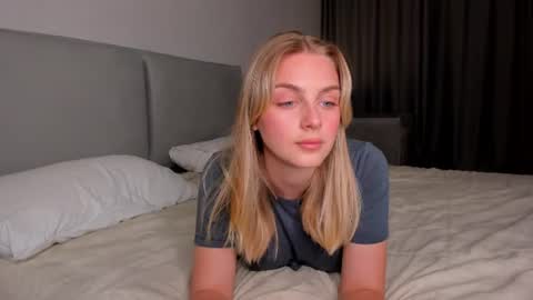 Snapshot of ashbunny_ chatting on August 1, 5:45 pm your pretty Ashley online show from August 1, 5:45 pm