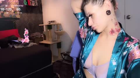 ashenroe online show from February 12, 12:00 pm