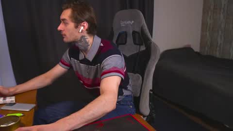Jerk Machine online show from May 9, 9:03 am