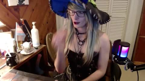 Ashley Scarlett online show from March 11, 10:05 pm
