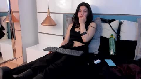 Ashkoreh online show from December 13, 8:14 pm