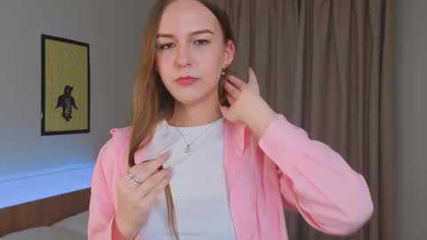 Snapshot of ashlealavender chatting on March 18, 8:01 pm April online show from March 18, 8:01 pm