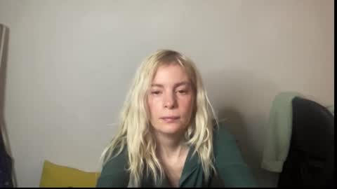 Snapshot of ashleebby818 chatting on January 14, 3:23 am Ashlee online show from January 14, 3:23 am