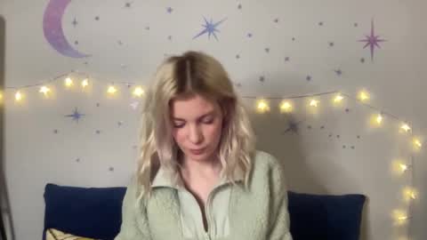 Snapshot of ashleebby818 chatting on February 16, 9:55 pm Ashlee online show from February 16, 9:55 pm