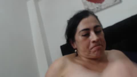 Snapshot of ashleey_thompson chatting on January 1, 10:24 pm ashleey_thompson online show from January 1, 10:24 pm