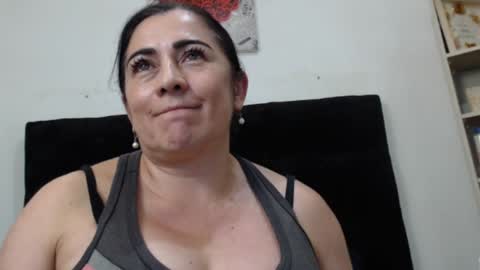 Snapshot of ashleey_thompson chatting on January 11, 12:55 am ashleey_thompson online show from January 11, 12:55 am