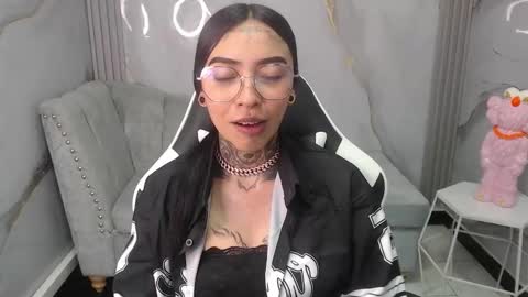 Snapshot of ashley_blum_v chatting on October 17, 8:11 pm ashley_blum_v online show from October 17, 8:11 pm