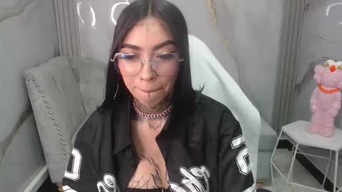 Snapshot of ashley_blum_v chatting on October 19, 1:01 pm ashley_blum_v online show from October 19, 1:01 pm