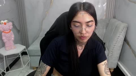 Snapshot of ashley_blum_v chatting on October 25, 1:35 am ashley_blum_v online show from October 25, 1:35 am