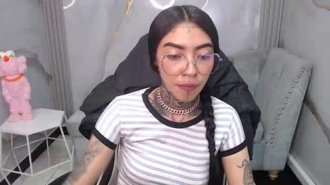 Snapshot of ashley_blum_v chatting on October 30, 1:12 pm ashley_blum_v online show from October 30, 1:12 pm