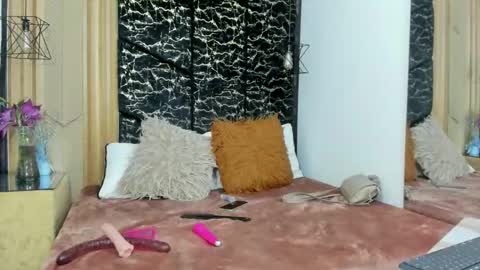 Snapshot of ashley_damss chatting on April 7, 4:35 am Ashley Damss online show from April 7, 4:35 am