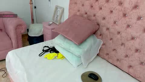 Snapshot of ashley_jonnes_ chatting on March 25, 1:44 am ASHLEY online show from March 25, 1:44 am