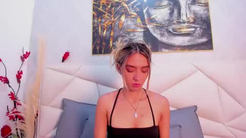 ashley_miller26 online show from March 2, 11:18 am