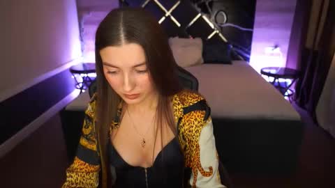 ashleybaee online show from November 17, 1:28 pm