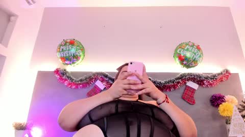 Snapshot of ashleydavis_ chatting on December 7, 8:05 pm ASHLEY online show from December 7, 8:05 pm