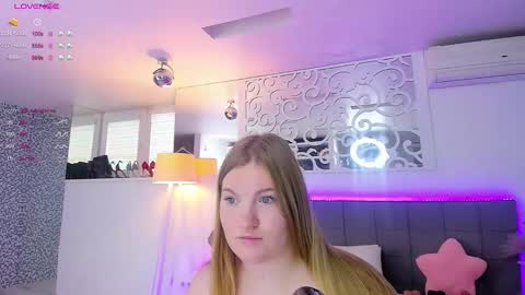 AshleyJonse online show from November 20, 8:03 am